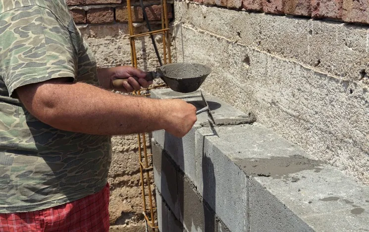 Recalce de cimentación por bataches en vivienda de los años 70 en Santomera